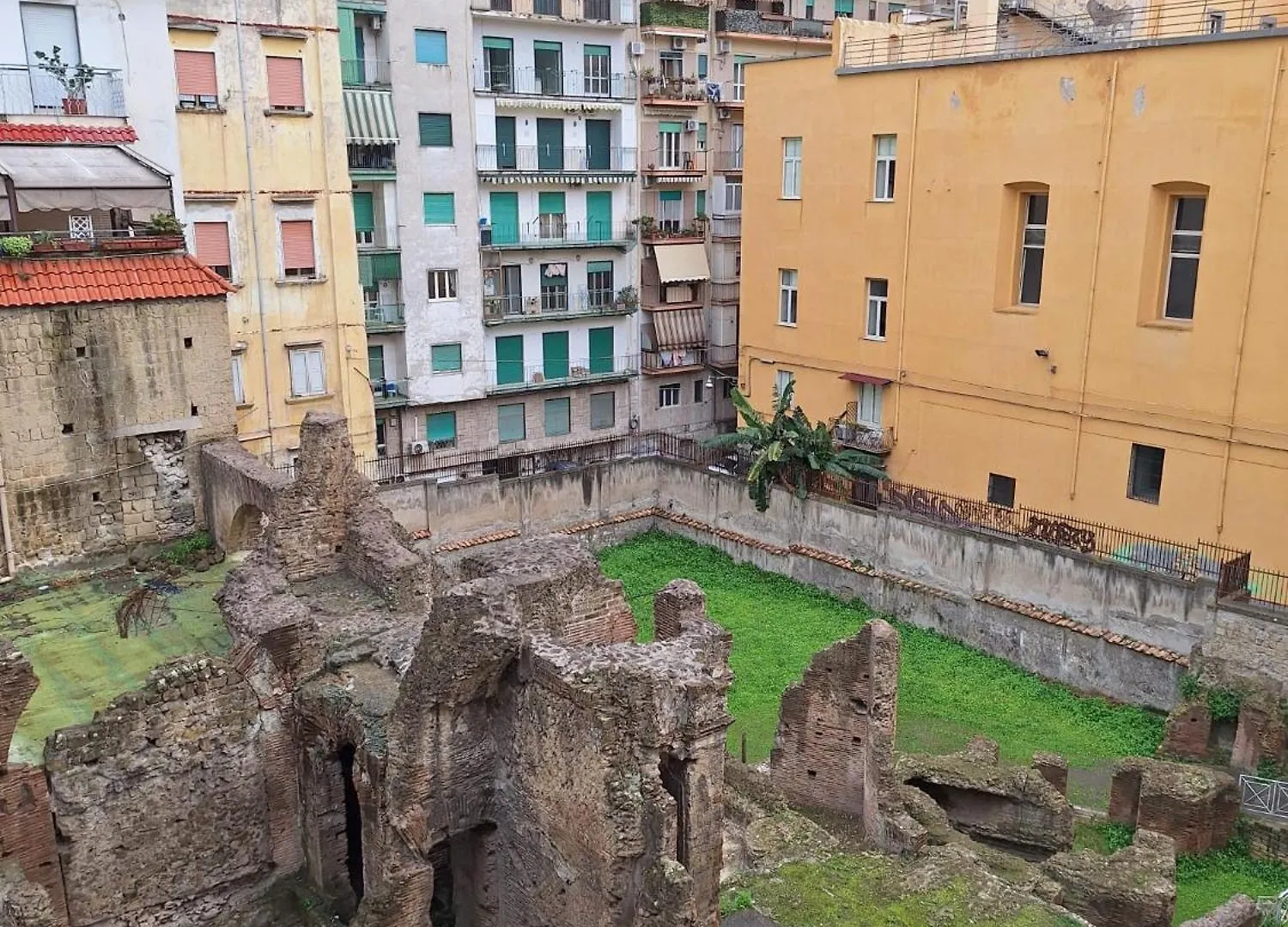 Casa Vacanze Domus Ai Mannesi Naples Apartment