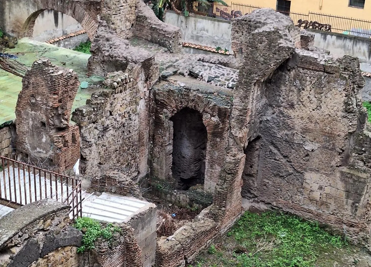 Casa Vacanze Domus Ai Mannesi Naples Italy