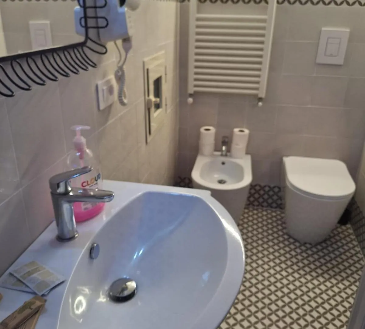 Casa Vacanze Domus Ai Mannesi Naples Apartment